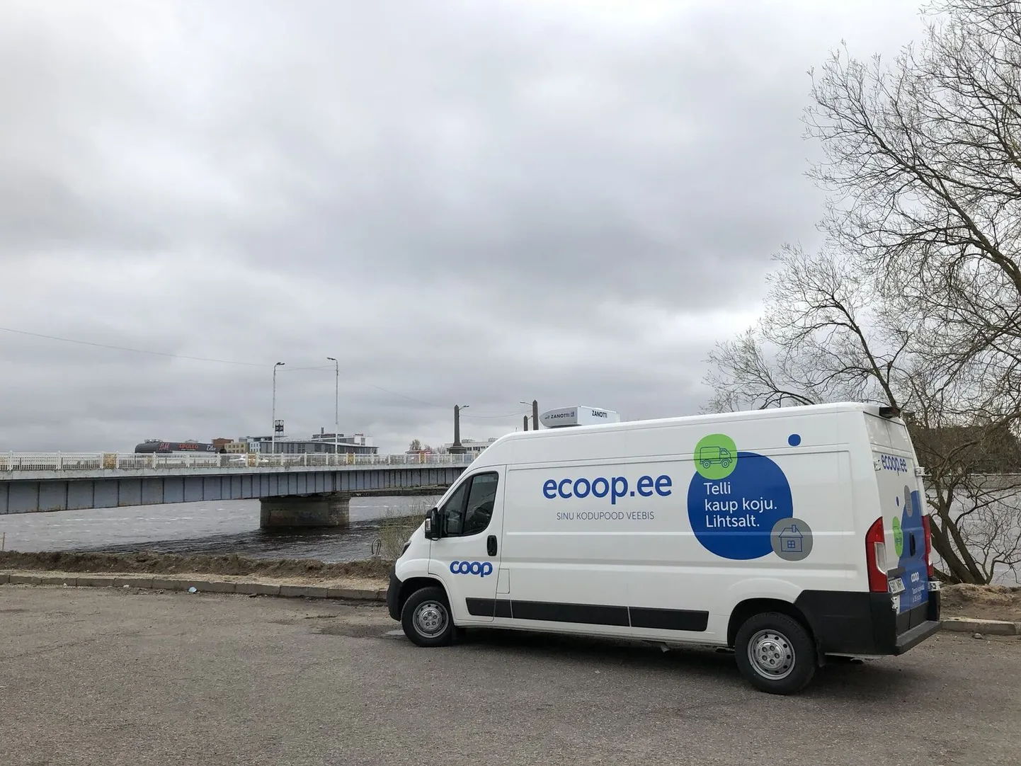Coopi toidukulleri sõiduk.