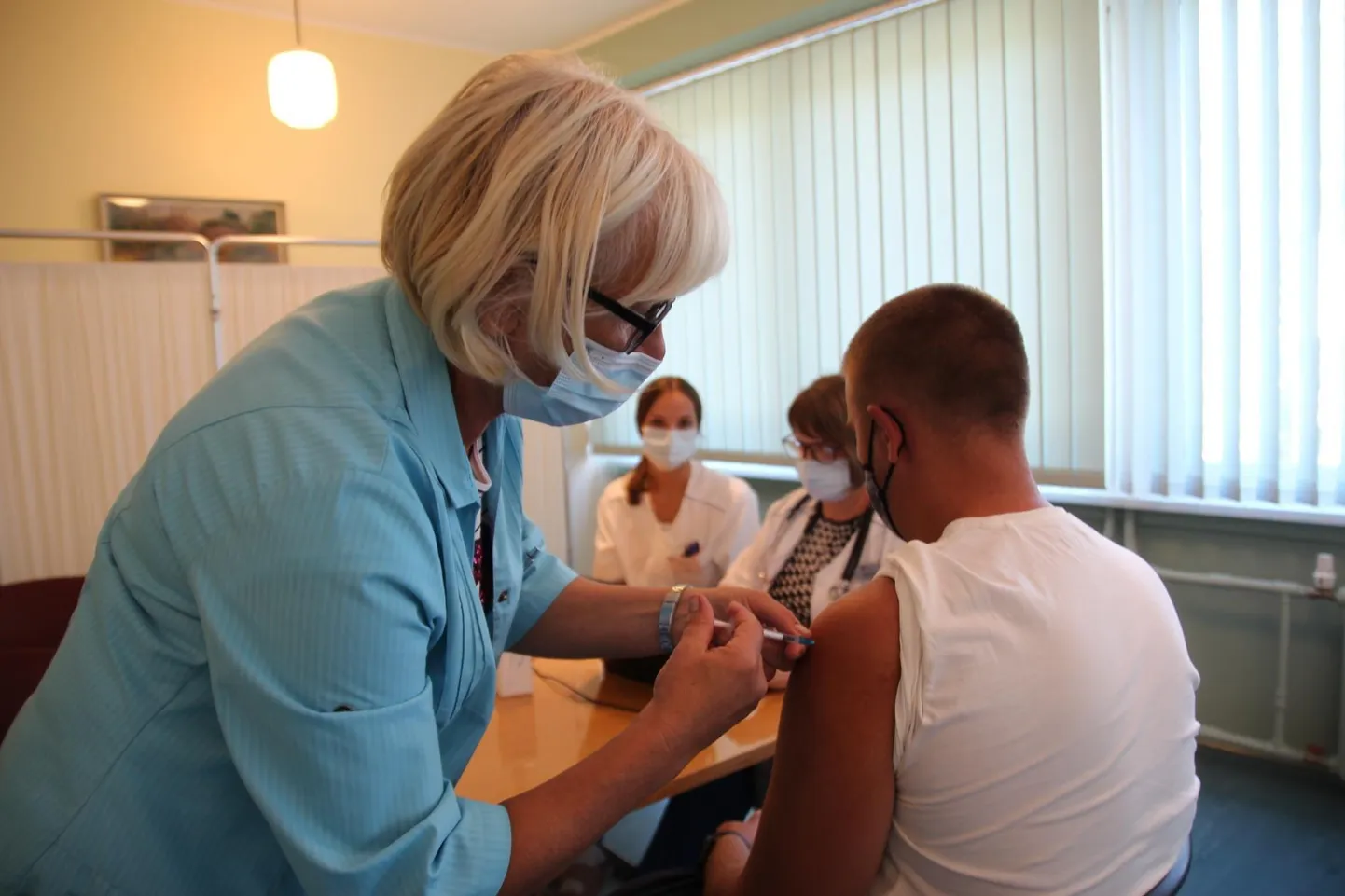 Vaktsineerimine Lõuna-Eesti haiglas. FOTO: Tomi Saluveer