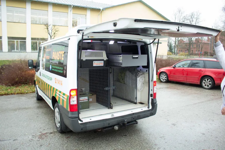 Kaubikus on olemas vahendid, mis looma või lindu turvaliselt püüda ja transportida aitavad.