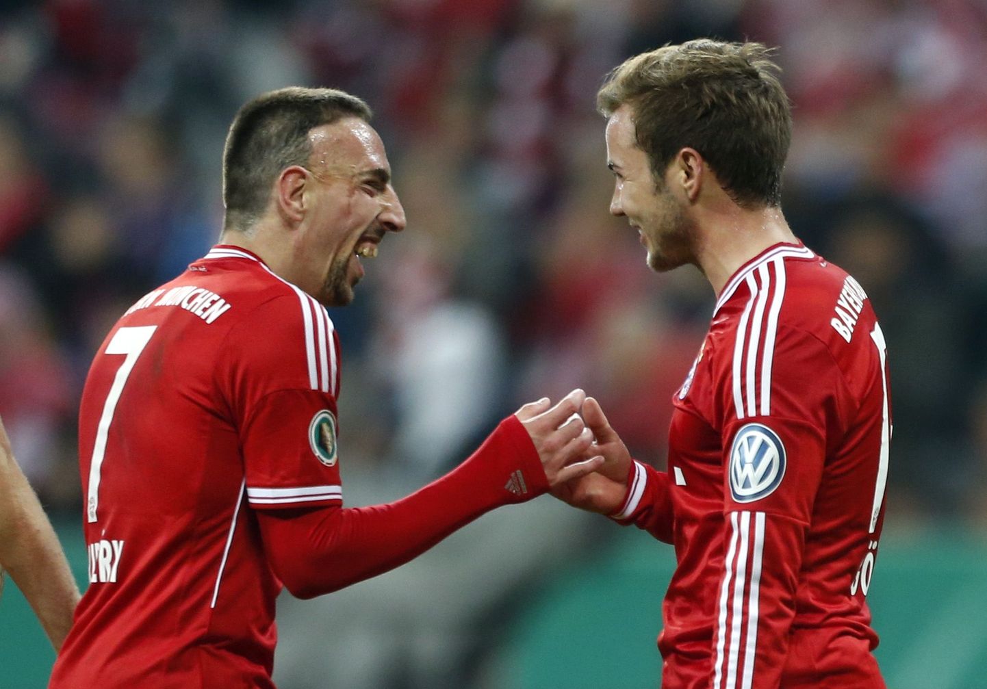 Mario Götze (paremal) ja Franck Ribery värava üle rõõmustamas.
