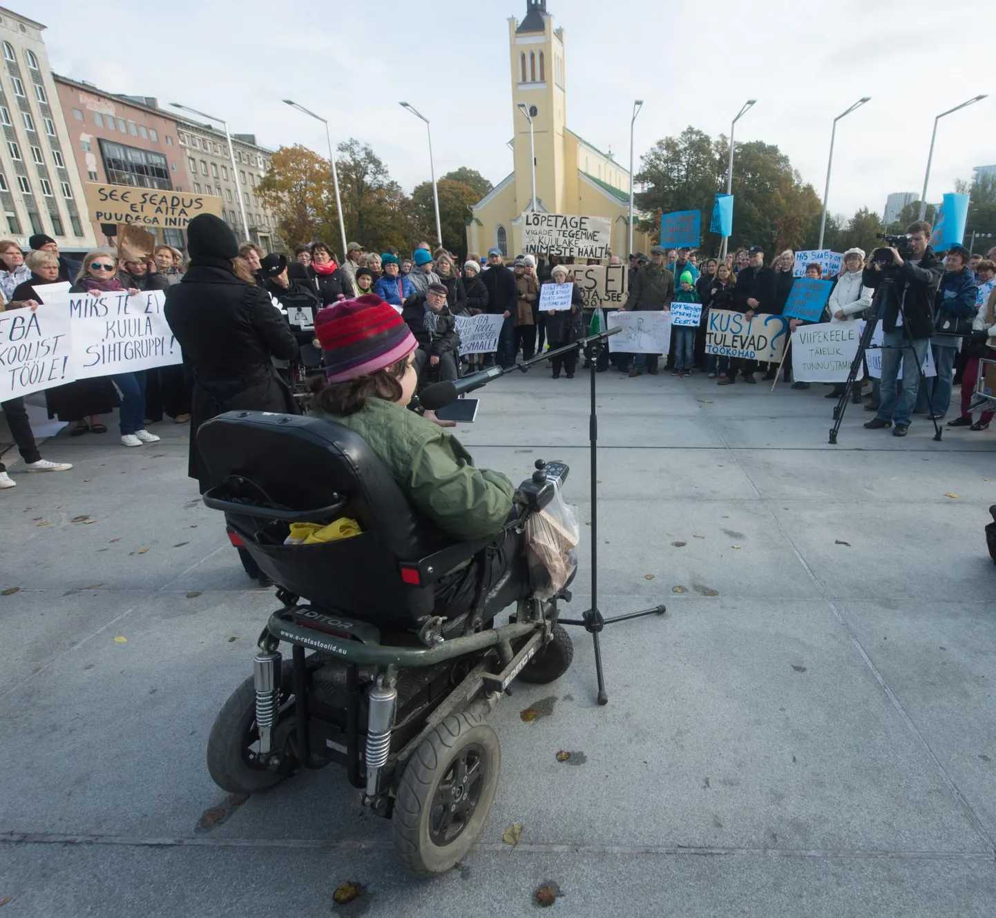 Töövõimereform teeb töövõimetutest võimelised ja jätab sandid ühistranspordis sõidusoodustuseta.