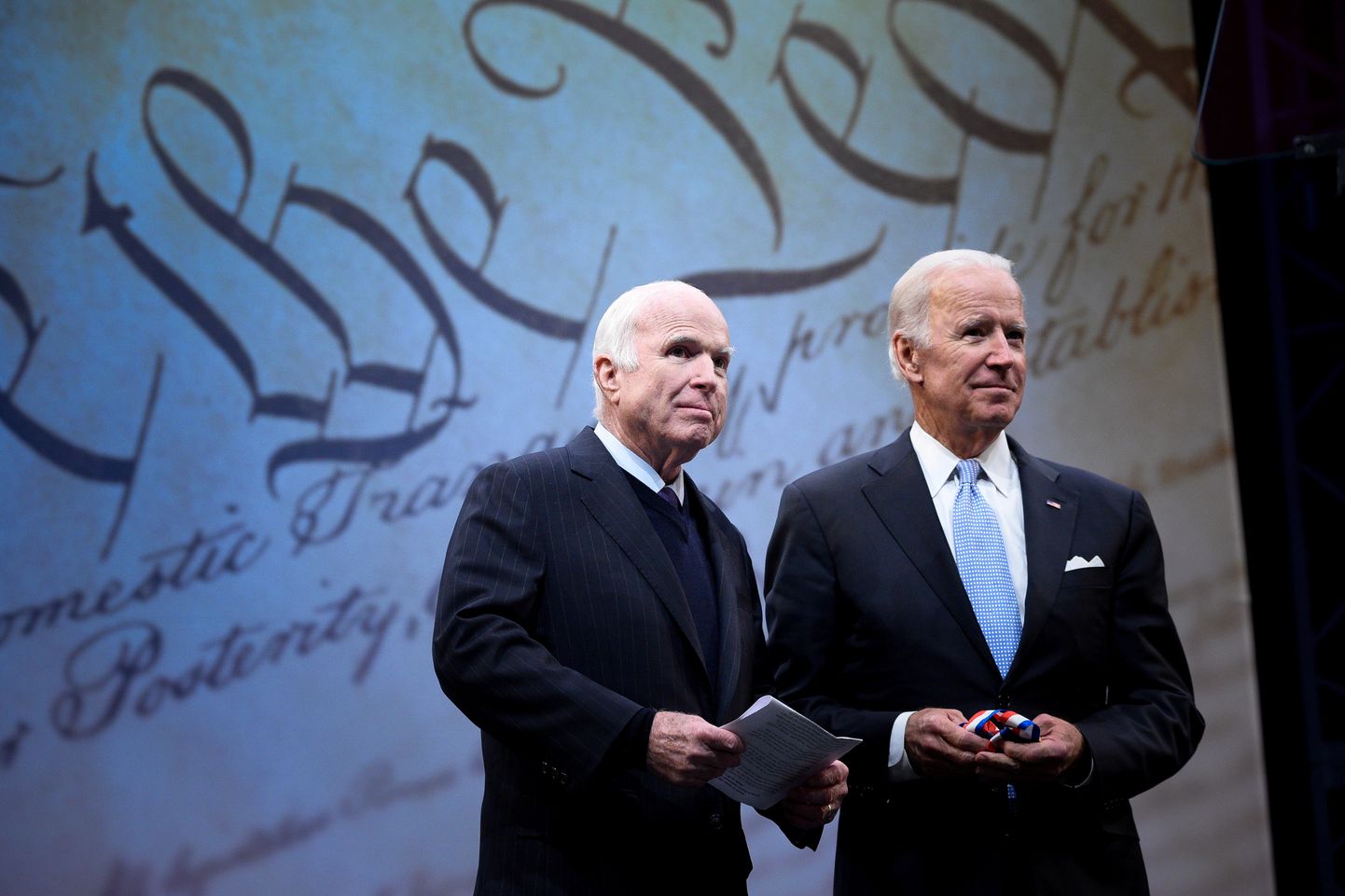 USA senaator vabariiklane John McCain (vasakul) ja USA endine asepresident demokraat Joe Biden Philadelphias 16. oktoober 2017.
