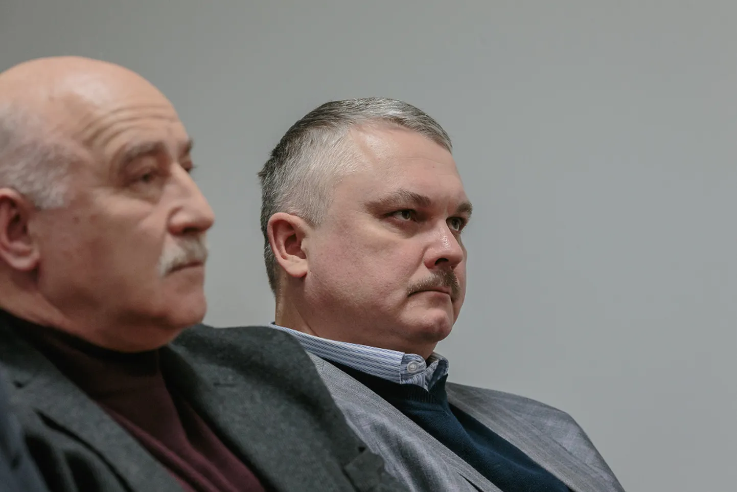 Vladimir Šalašinski (vasakul) ja Igor Agutin, kes prokuröri kinnitusel Estonia kaevanduses õnnetuse ajal tööohutuse eest vastutasid, endal süüd ei näe.

MATTI KÄMÄRÄ