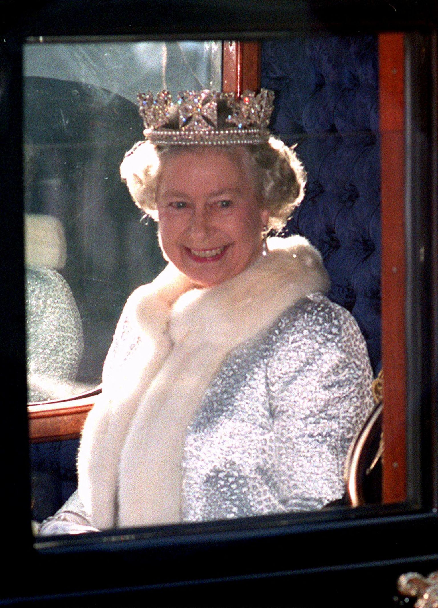 Briti kuninganna Elizabeth II sõitmas 15. novembril 1995 parlamendi avamistseremooniale Westminsteri paleesse