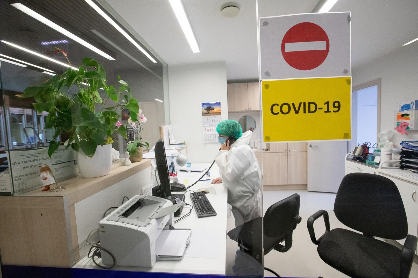 Põhja-Eesti haiglates on COVID-19 patsientide raviks loodud osakonnad haigeid täis. Viljandis jagub veel voodikohti.