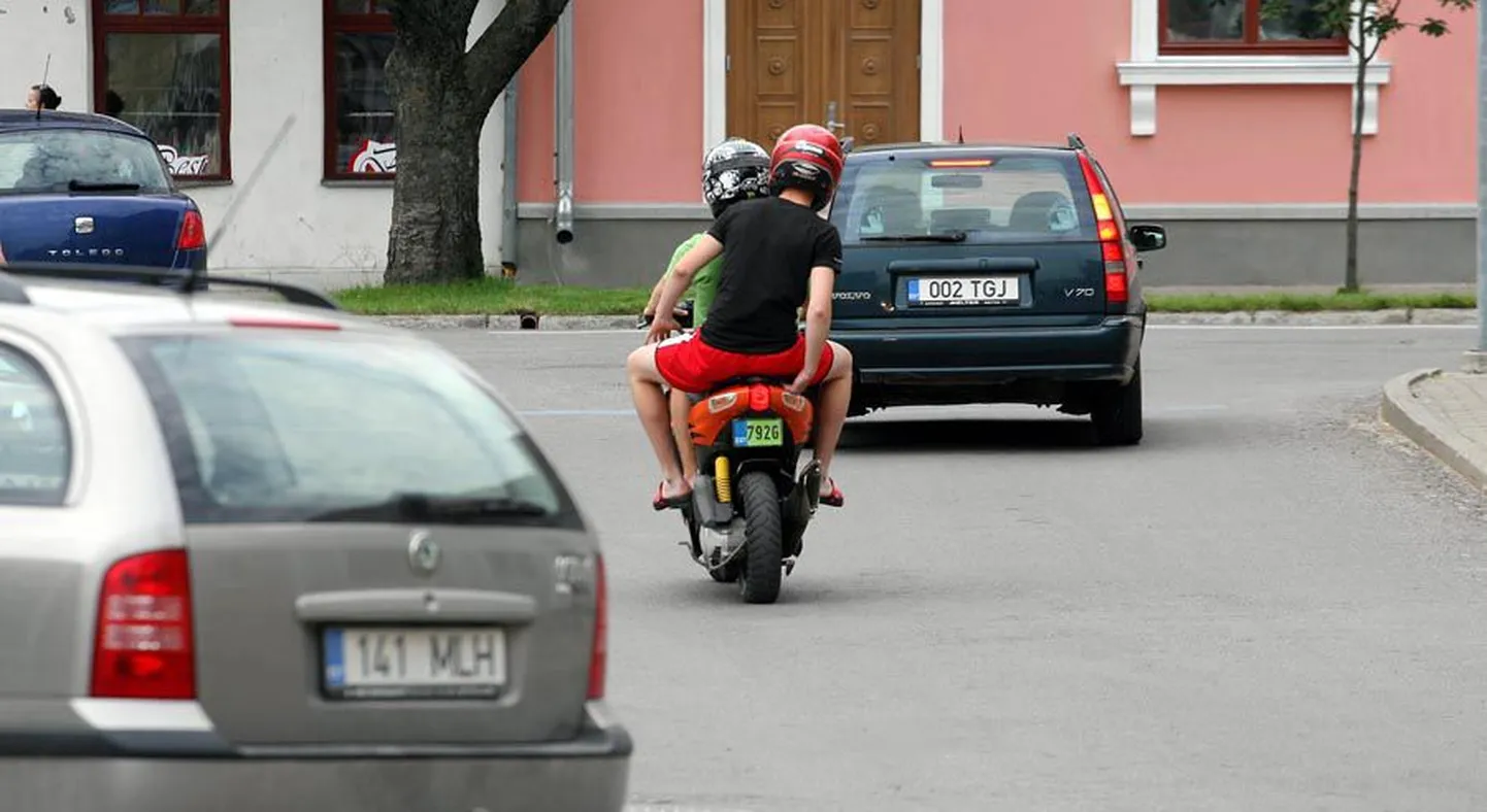 Isegi siis, kui arvele võetud rolleriga tänavale ei minda, peab sel olema liikluskindlustus.