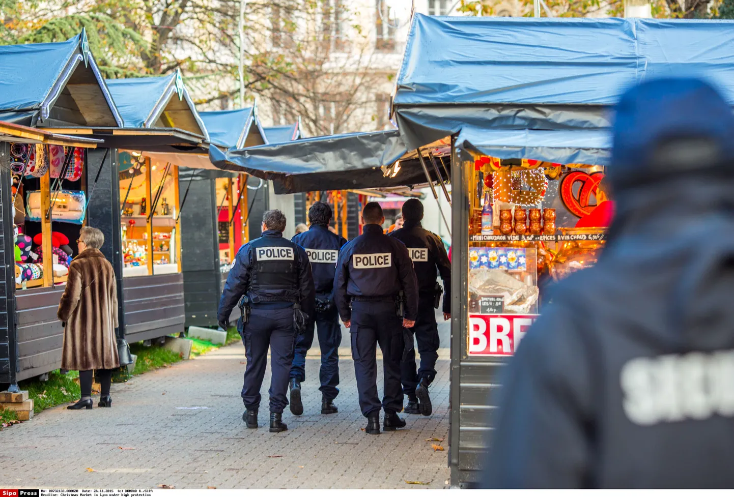 Lyon / France / November 26, 2015. The Christmas Market in Lyon in 2015 has opened place carnot under high protection with police men and military from the operation sentinel/KONRADK_121620/Credit:KONRAD K./SIPA/1511261227