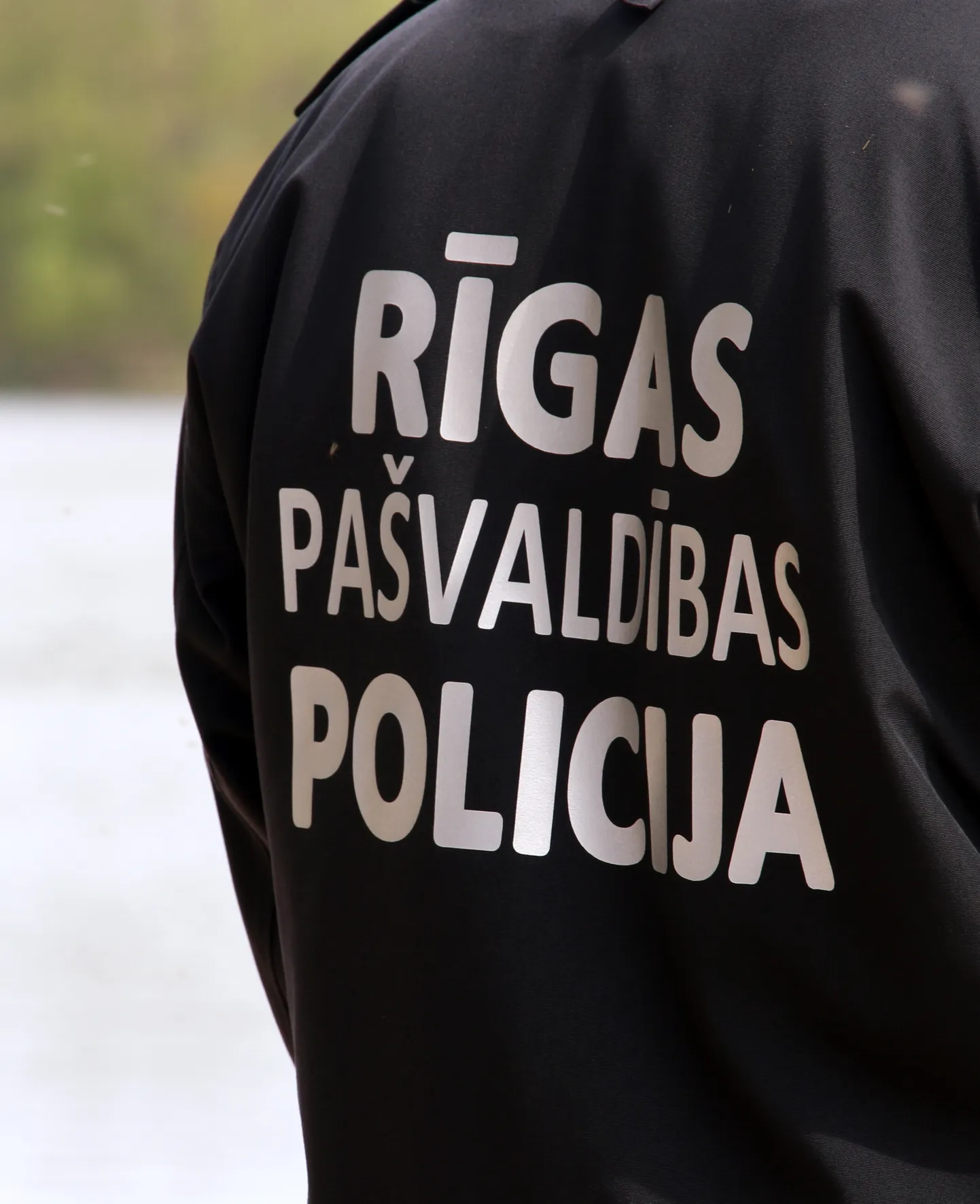 Rīgas Pašvaldības policijas formas tērps.