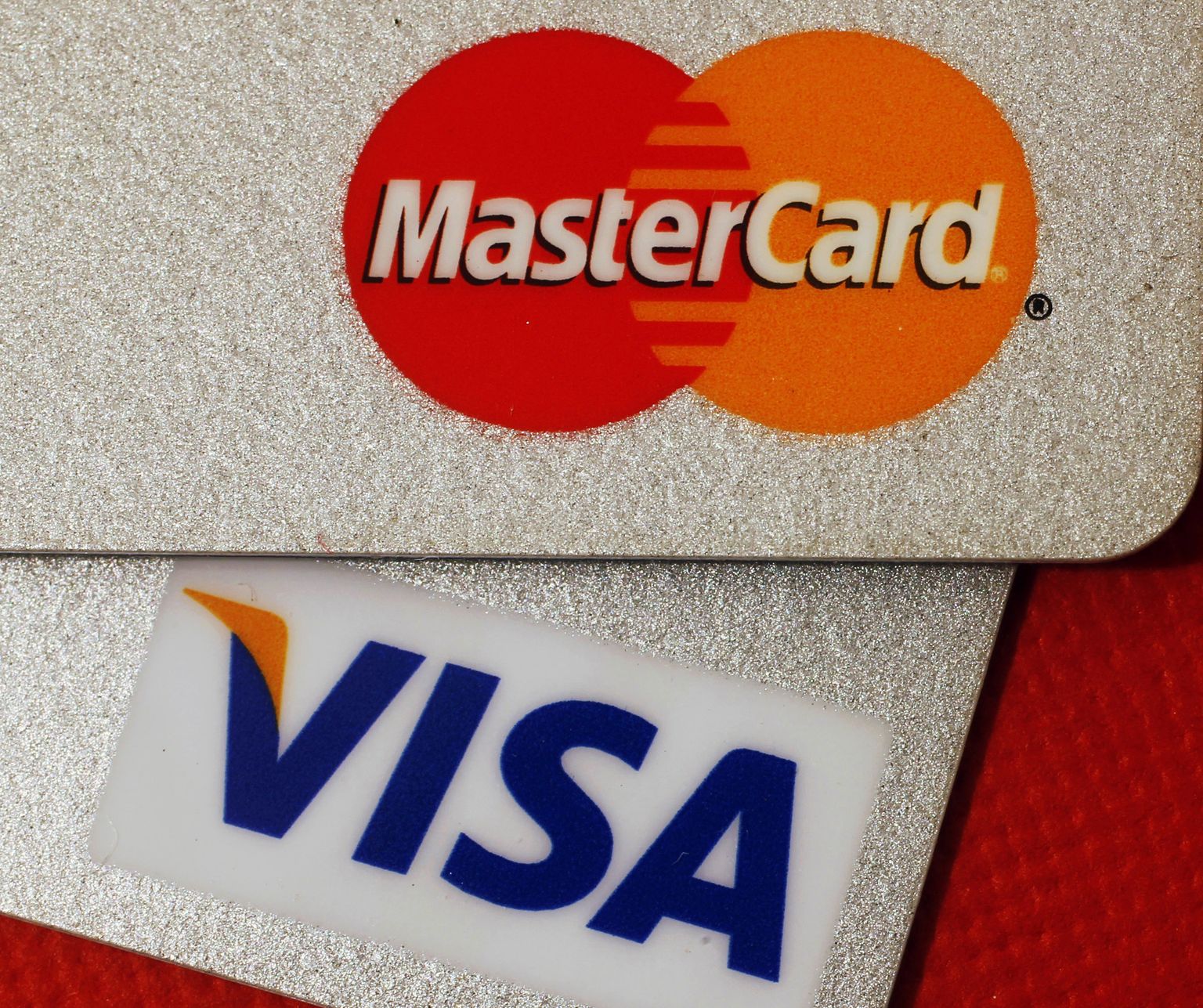 MasterCard и VISA. Фото иллюстративное.