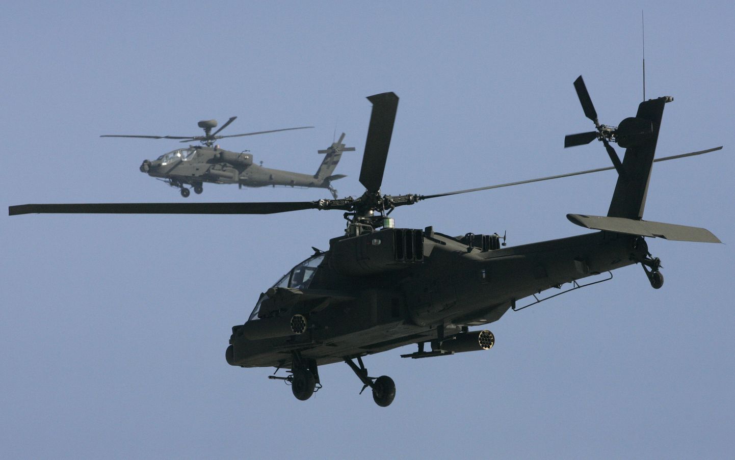 Apache-tüüpi helikopterid.