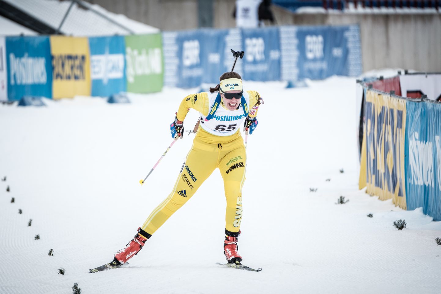 Nii individuaaldistantsil kui ka teatesõidus noorte maailmameistriks kroonitud rootslanna Elvira Öberg (pildil) sai kõige kirkama medali kaela ka kuue kilomeetri sprindidistantsi järel.