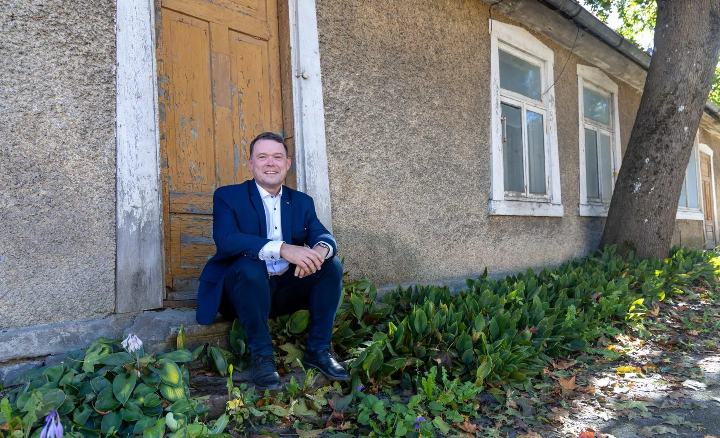 Kevadel Viljandi linnapea ametiketi kaelast võtnud Madis Timpson sai mõnda aega olla justiitsminister ja valitsuse vahetusega sai temast riigikogu liige. Riigikogus anti tema hoole alla sotsiaalkomisjoni juhtimine ning probleeme on tema kinnitusel küllaga.