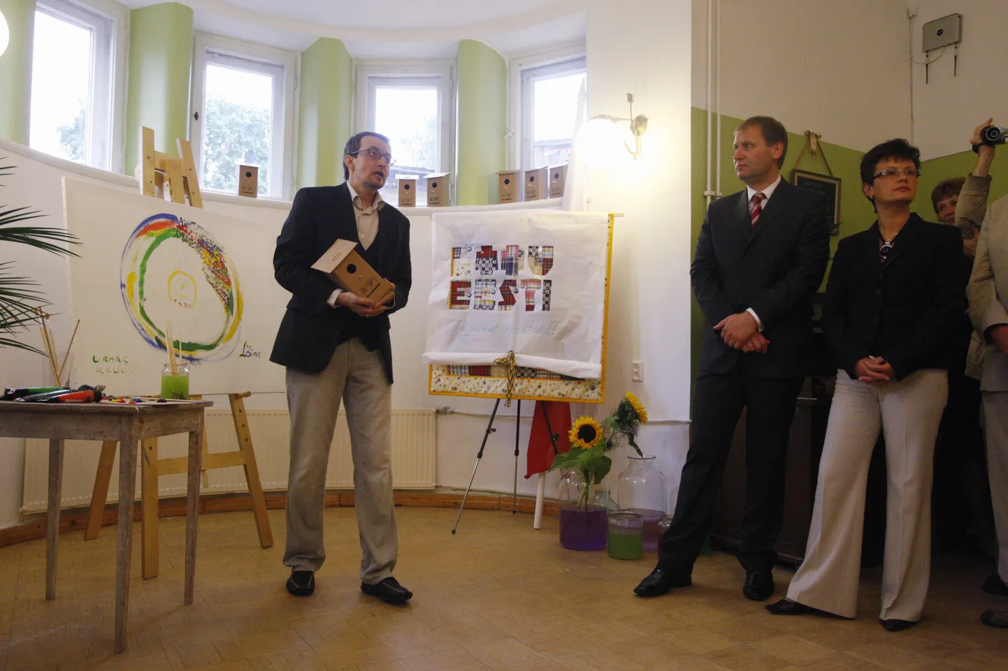 Tartu loomemajanduskeskus avati 4. septembril 2009. Vasakult loomemajanduskeskuse juhatuse liige Raul Oreškin, Tartu linnapea Urmas Kruuse ja kultuuriminister Laine Jänes.