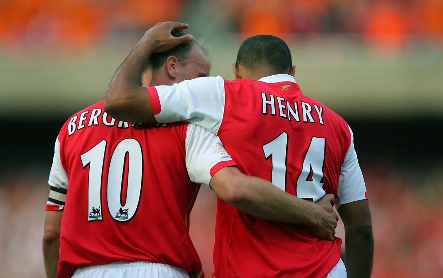 Dennis Bergkamp ja Thierry Henry.