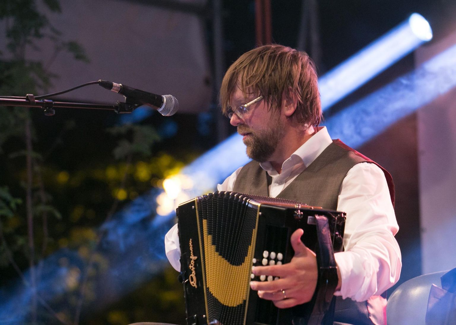 Soome muusik ja helilooja Antti Paalanen on folgifestivalil esinenud ka aastal 2014. Paalanen on tuntud oma orgaanilise esitusstiili, uute tehniliste võtete ning ekspressiivsete kõlapiltide poolest, mis aitavad akordioni potentsiaalil paremini esile tulla.