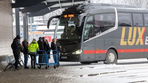 HUMOORIKAS VIDEO ⟩ «Palun ärge seda tehke!» Lux Ekspressi bussijuhi teavitus pani reisijad muigama