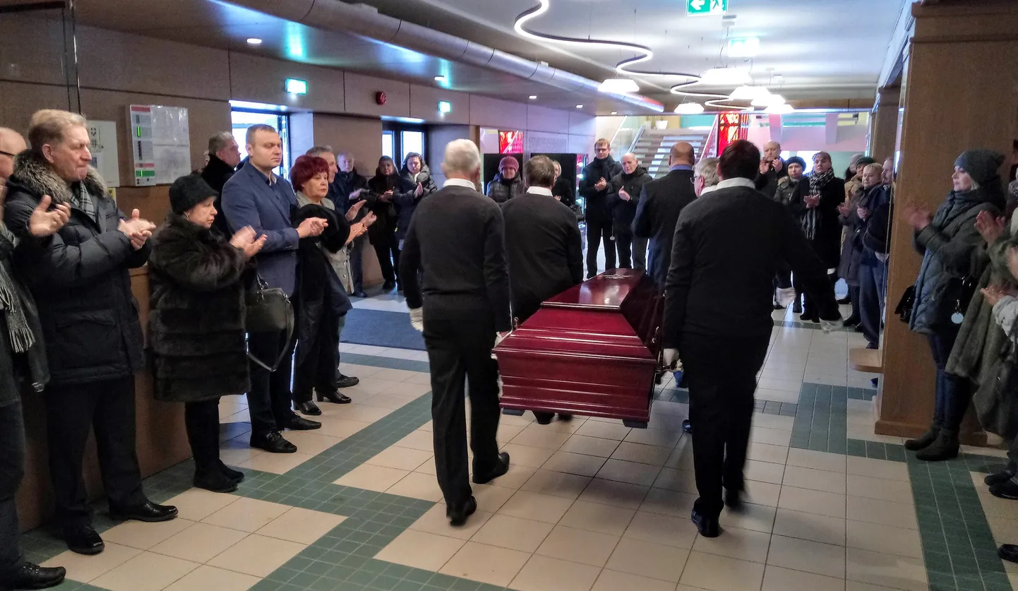 В последний путь режиссера Юрия Михалёва проводили аплодисментами.