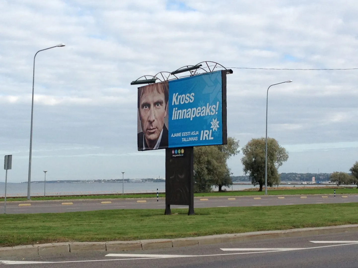 Eerik-Niiles Krossi valimisreklaam Pirita teel.