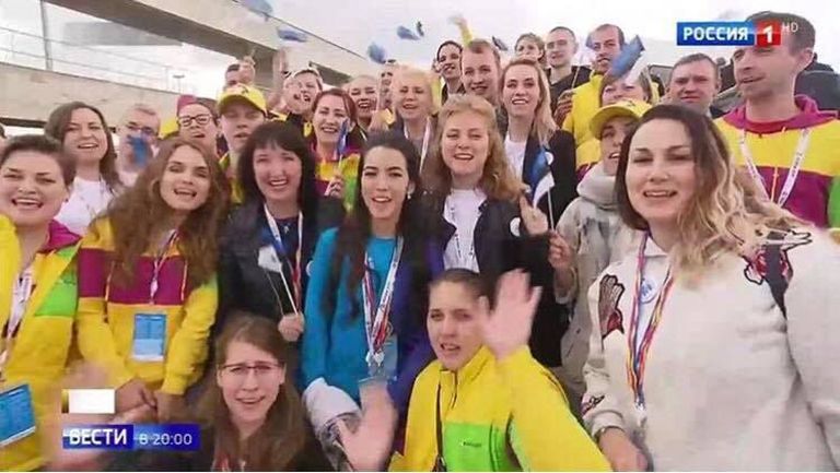 Делегация Эстонии на Всемирном фестивале молодежи и студентов в Сочи включала в себя 59 человек. Они попали в репортаж РТР о мероприятии.