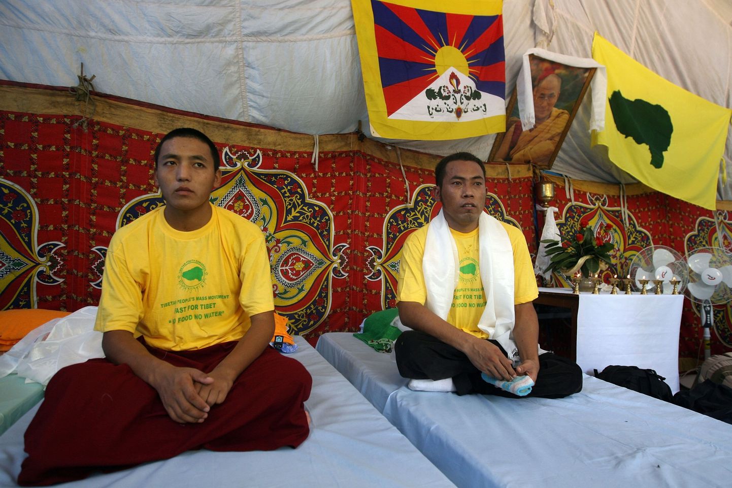 Tiibeti Noorte Kongressi liikmed alustasid täna näljastreiki.