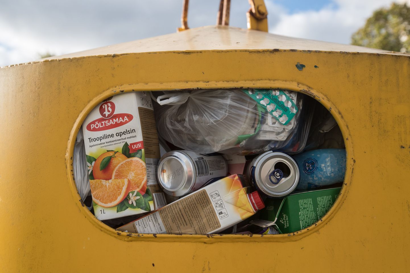 Kui olete haige või kahtlustate haigust, ei tohiks jäätmeid liigiti koguda. Sel juhul tuleb kõik prügi kindlalt suletud kilekotiga panna olmejäätmete hulka.