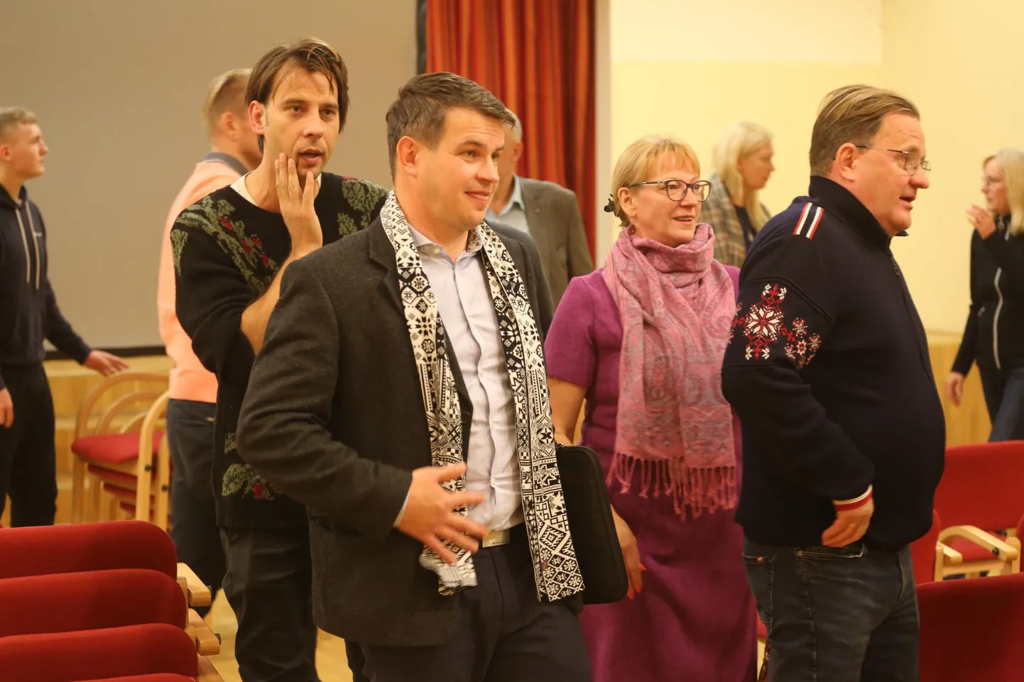 Antsla vallavanema Avo Kirsbaumi (esiplaanil) sõnul on Mõniste piirkonna inimeste soov oma kool taastada arusaadav ning see sobitub ka Antsla senise praktikaga.