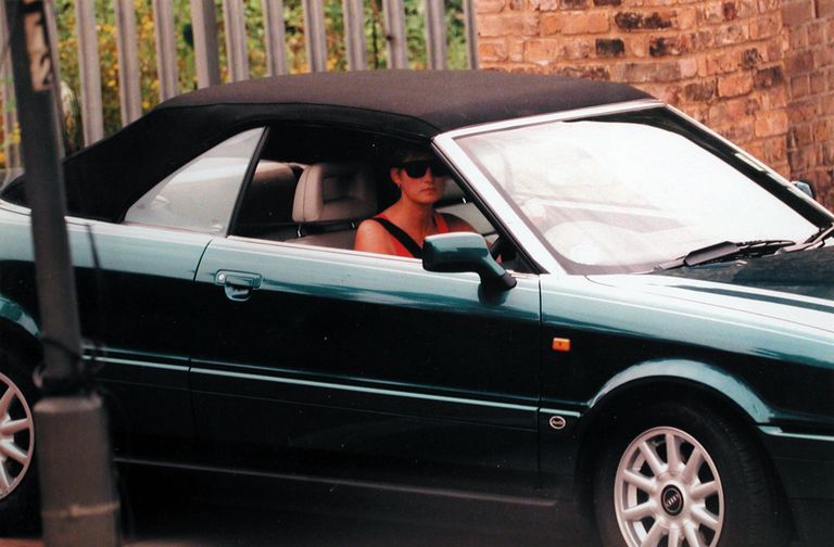 Printsess Diana 1994. aastal oma auto roolis