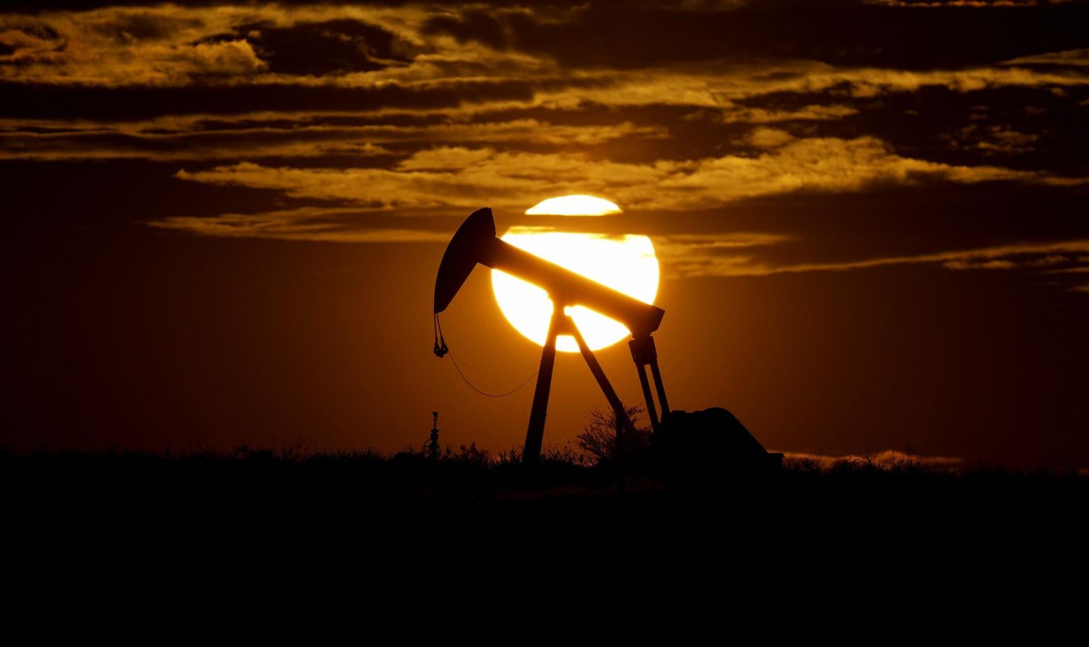 OPEC+ otsus tugevdab USA positsiooni maailma suurima naftatootjana. Fotol naftapumbad Texase osariigis Karnes City lähistel.