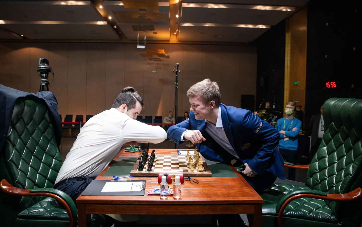 Üks Venemaale naasmisest hoiduv male suurmeister on Kirill Alekseenko (paremal).
