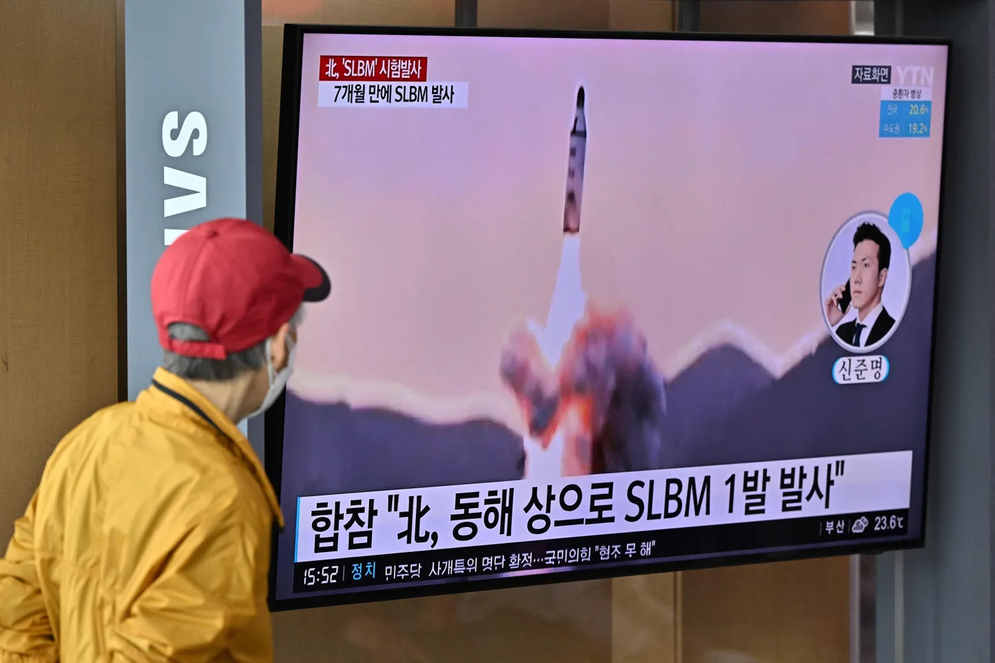 Põhja-Korea raketikatsetus teleekraanil.