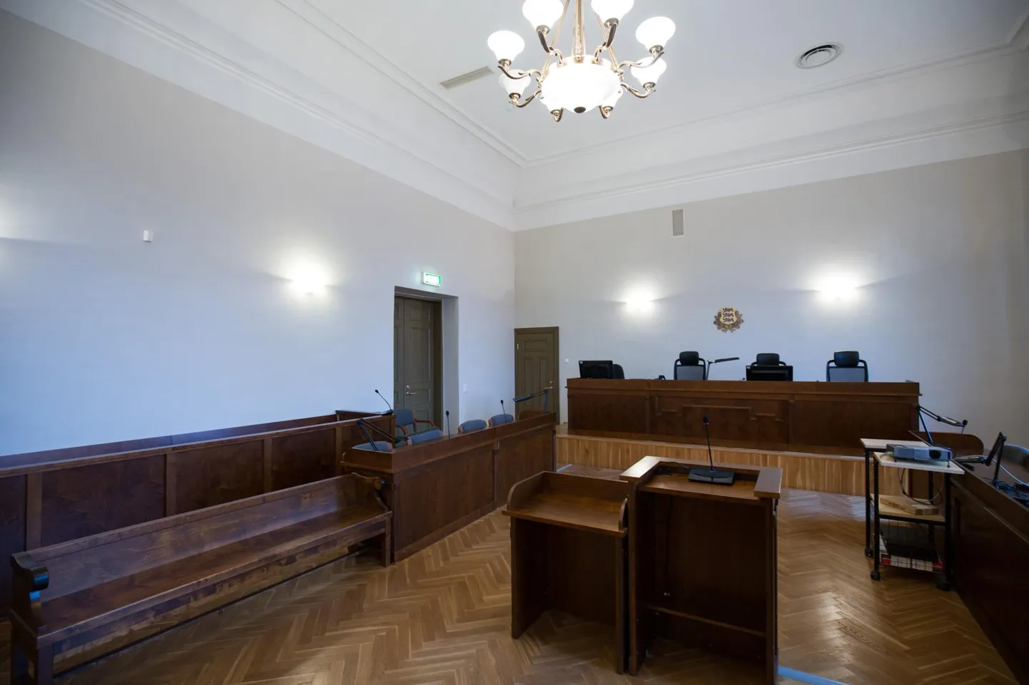 Viljandi kohtumajas mõisteti mehele, kes oli oma naisele kallale läinud, karistuseks tingimisi vangistus ja lähenemiskeeld.