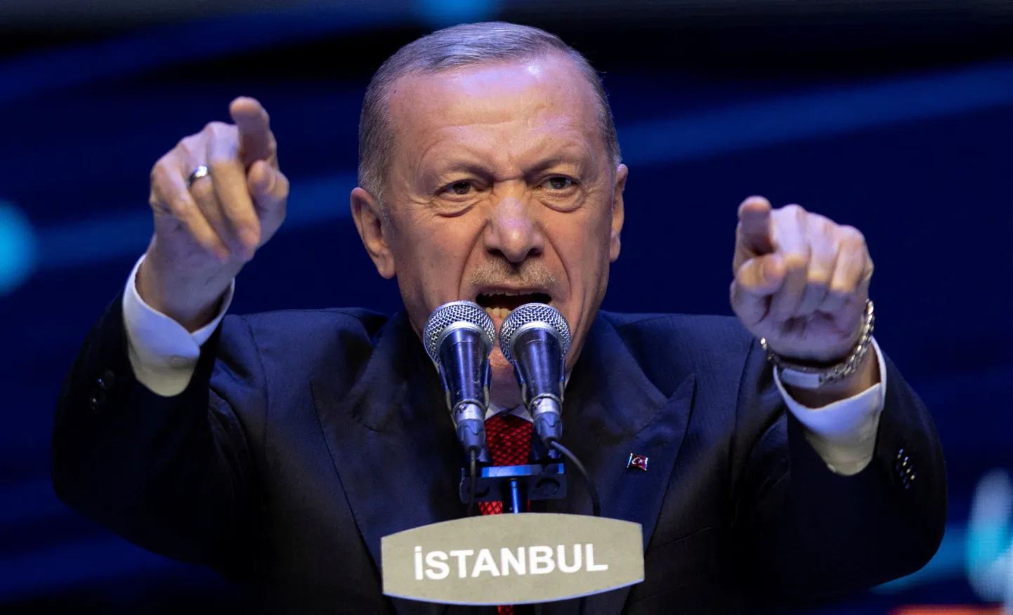 Türgi president Recep Tayyip Erdoğan peab eile Istanbulis oma toetajatele kõnet