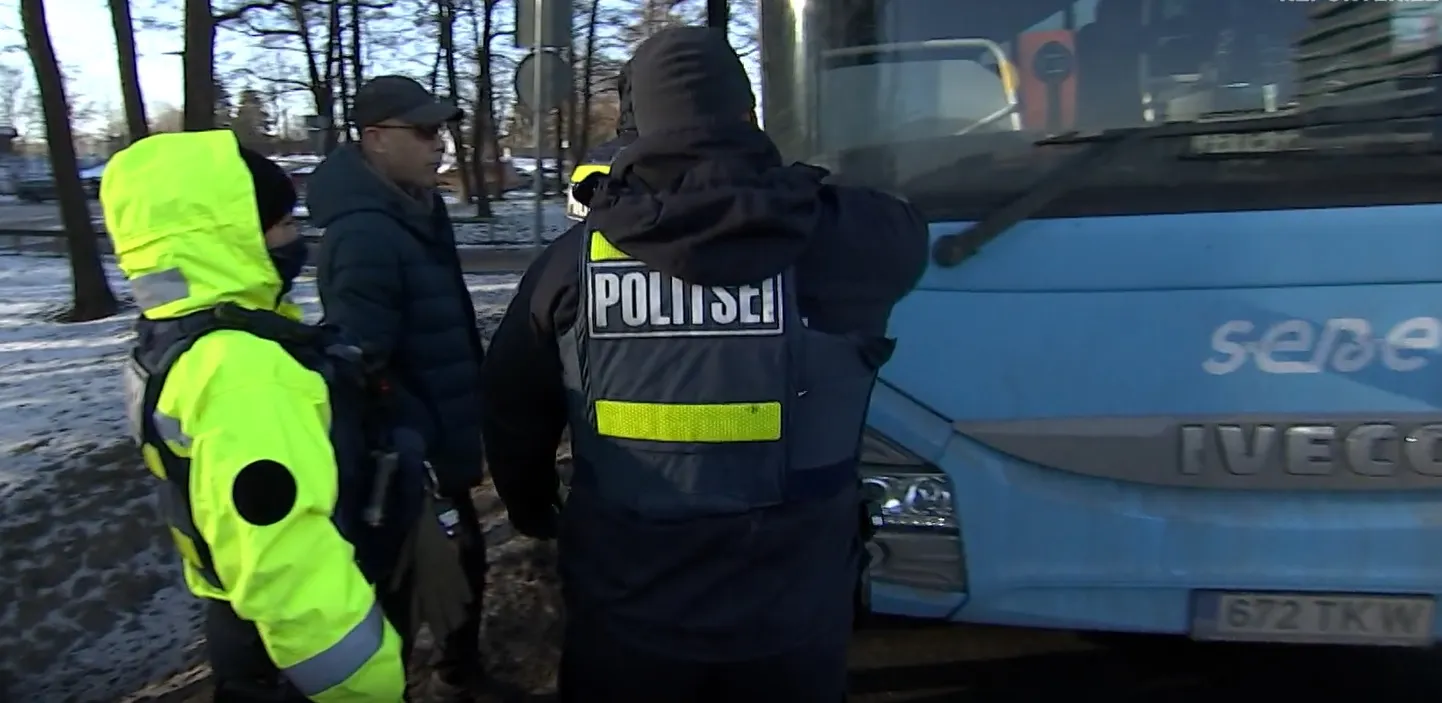 Politsei kõrvaldas roolist Paldiski-Tallinna liinibussi juhi.