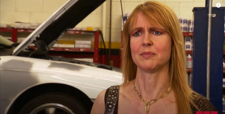Tõsielusaate klipis kuuleb Aimee, et ta peab auto parandamiseks kulutama 1000 dollarit. Olgugi, et tema auto ei ole sõitmiseks turvaline, Aimee keeldub parandustöödest.