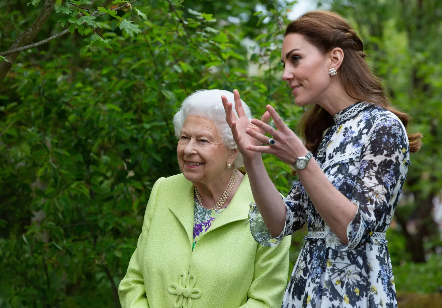 Kuninganna Elizabeth II ja hertsoginna Catherine