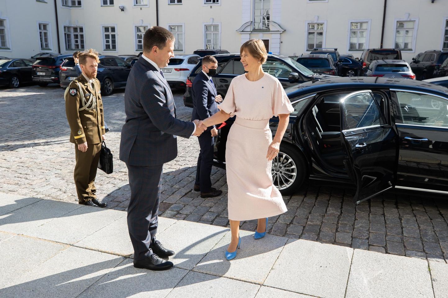 President of the Riigikogu Jüri Ratas (Center) threw aside animus with outgoing President Kersti Kaljulaid and thanked the head of state for her foreign policy contribution.