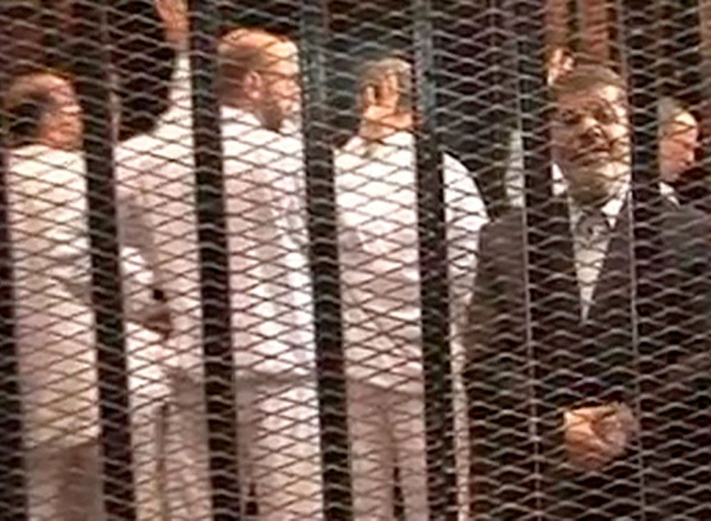 Egiptuse siseministeeriumi avaldatud foto president Mohammed Morsist kohtus.