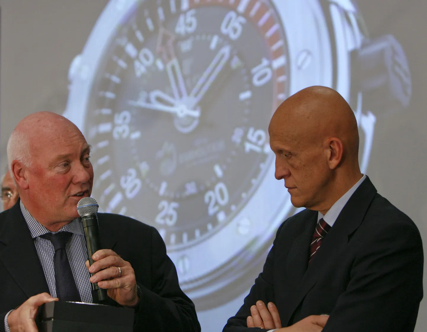 Šveitsi kellafirma Hublot juht Jean-Claude Biver ja endine jalgpallikohtunik Pierluigi Collina EURO 2008 kohtunike kella tutvustamisel