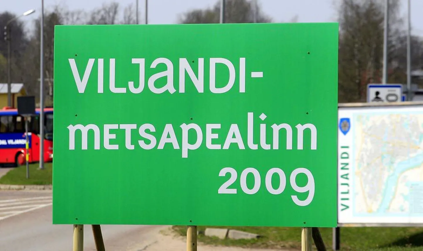 Metsapealinna tiitli annab Tartule praegune metsapealinn Viljandi üle aprillis peetava metsanädala ajal.