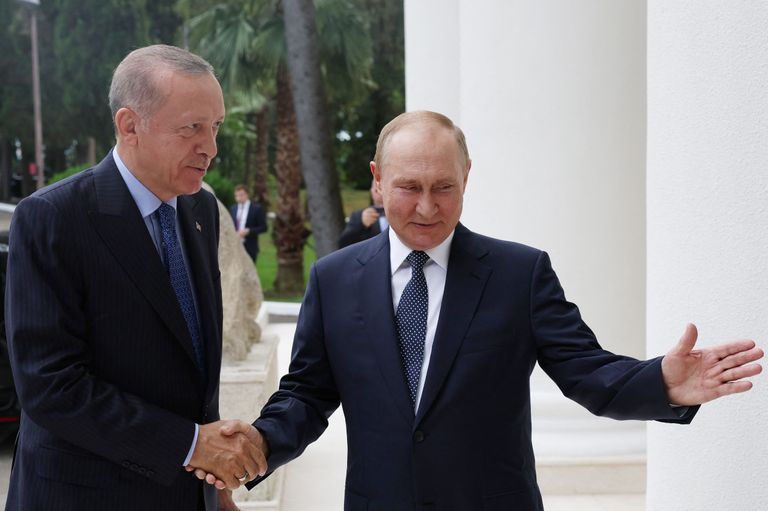 Путин принимает президента Турции Эрдогана в своей резиденции в Сочи, Россия, 5 августа 2022 года.