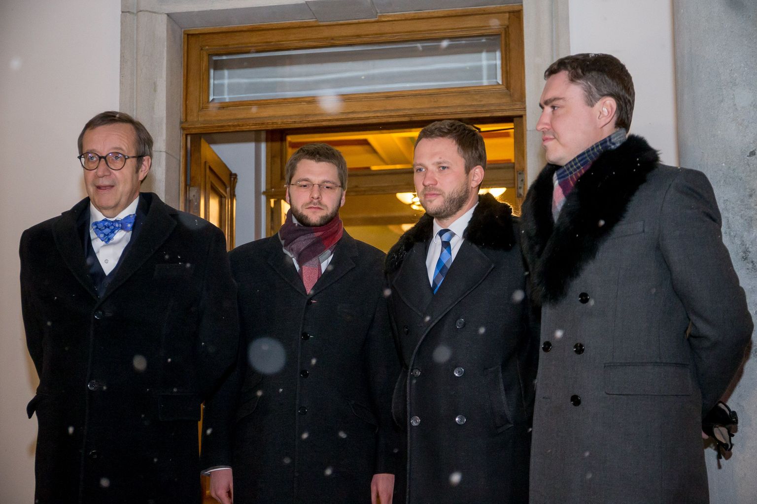 Представители правящей коалиции с президентом Эстонии Тоомасом Хендриком Ильвесом.
