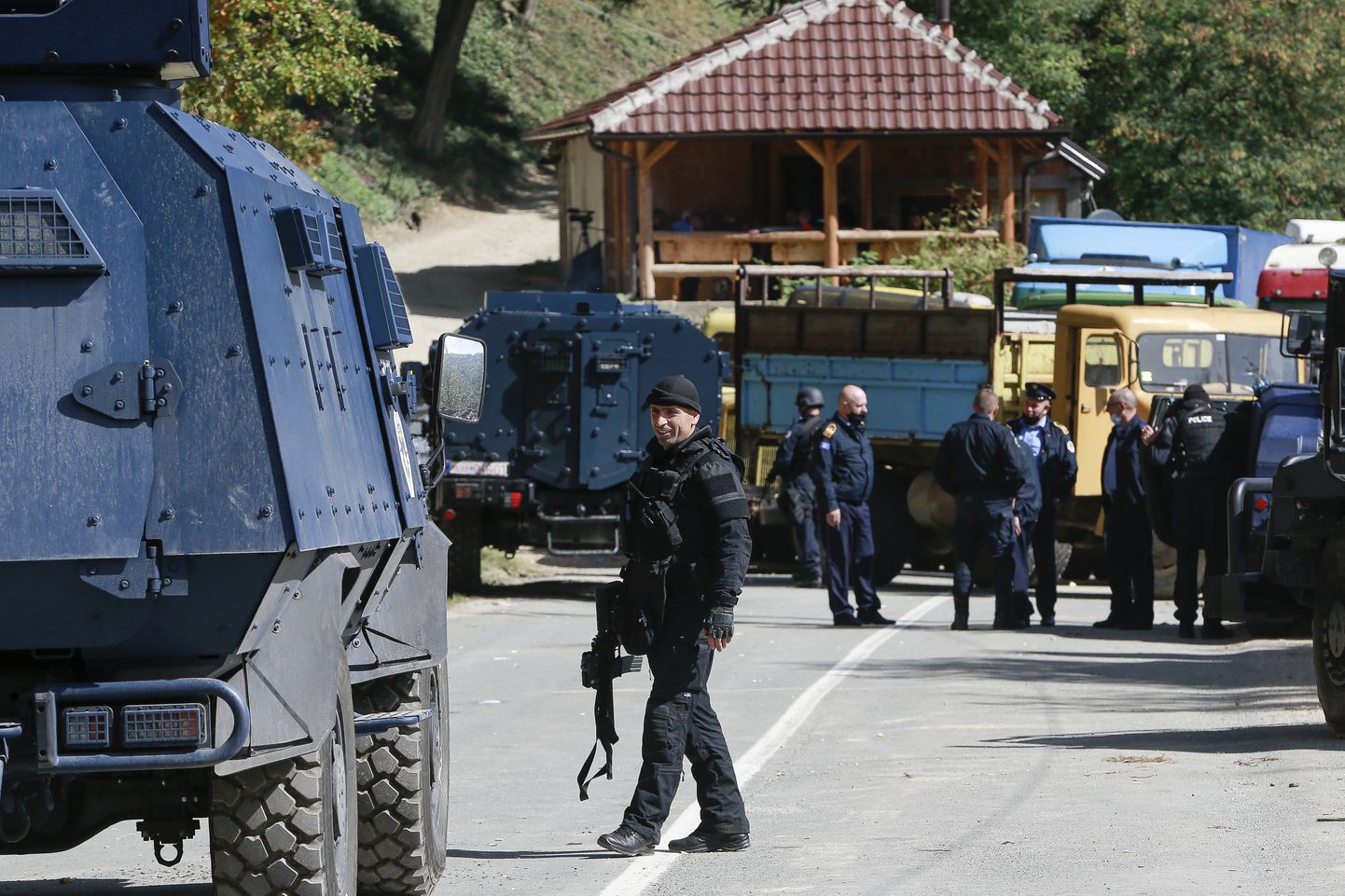Kosovo politsei riigi põhjaosas Brnjaki piiriületuskohas.