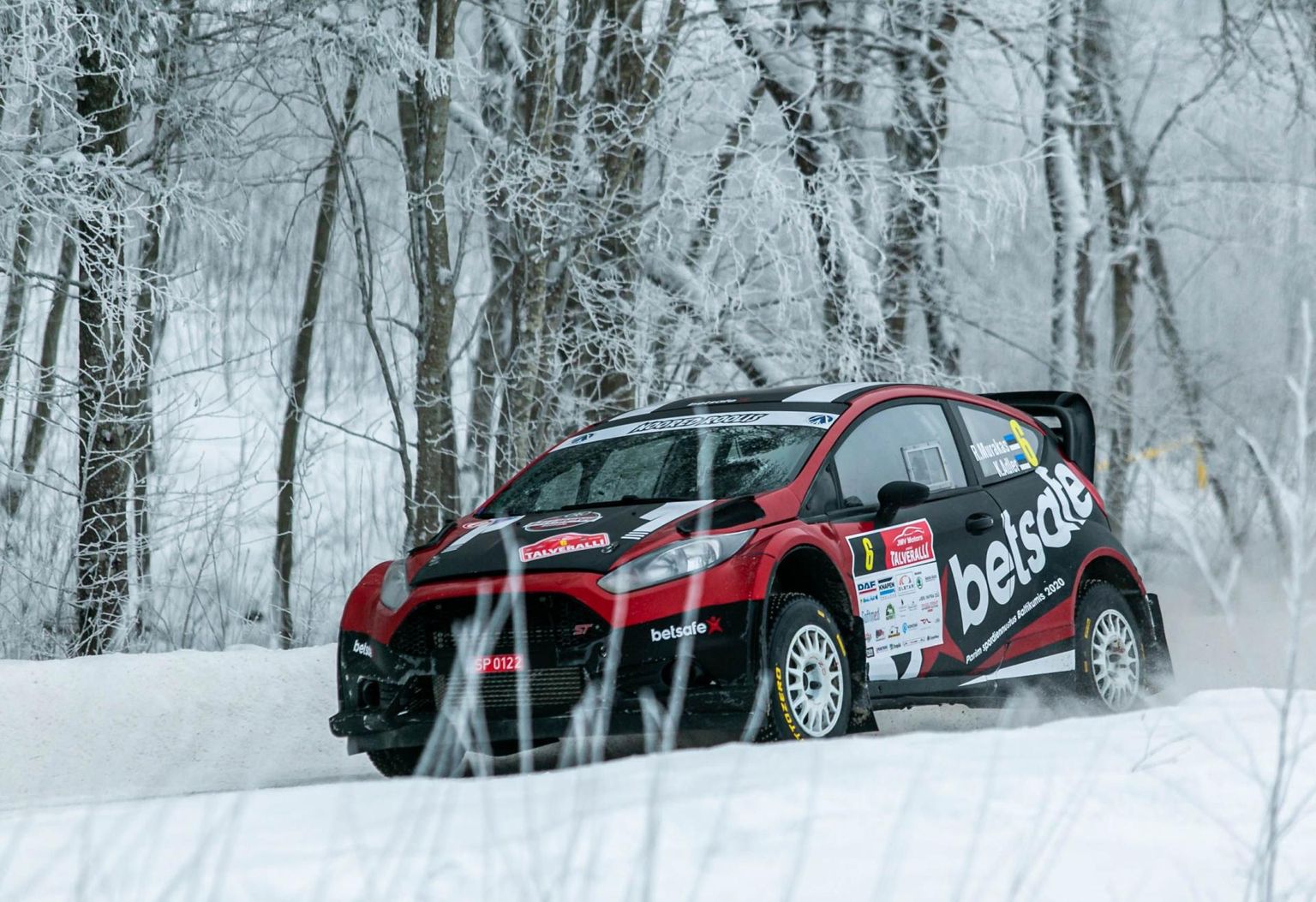 Järvalastest lõpetasid eelmisel laupäeval Otepääl sõidetud talveralli üldarvestuses kõige kõrgema, 20. kohaga (masinaklass EMV1 5.) Roland Murakas ja Kalle Adler.