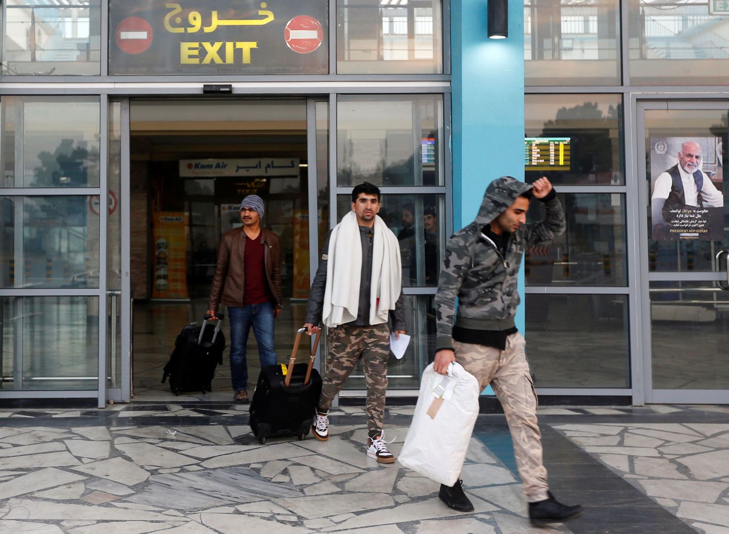 Saksamaalt Kabuli lennujaama saabunud afgaanid.