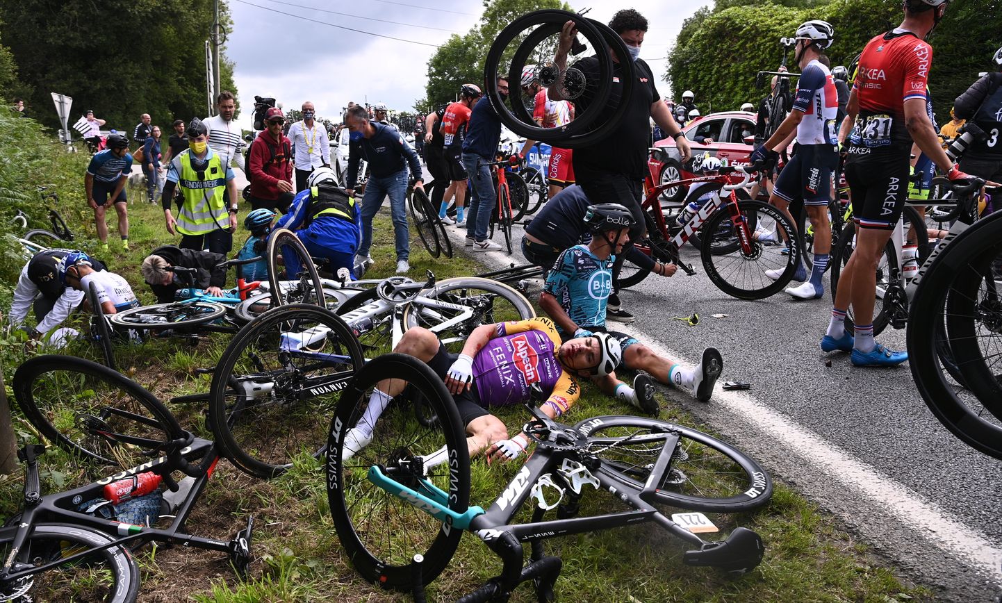 Tour de France' avaetapil toimunud kukkumine.