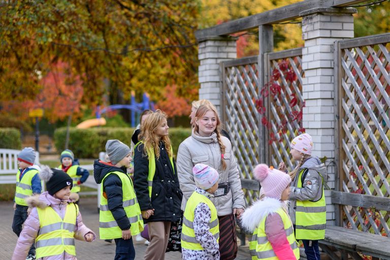 На занятиях волонтеров досугового центра для детей украинских беженцев OGOGO