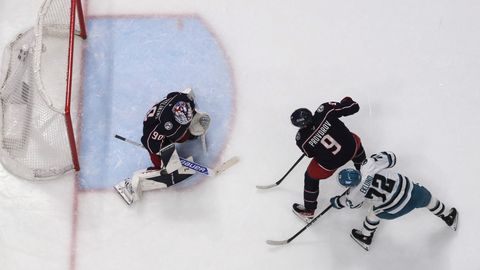 Merzļikins un Bļugers piedzīvo zaudējumu, Šilovs paliek rezervē