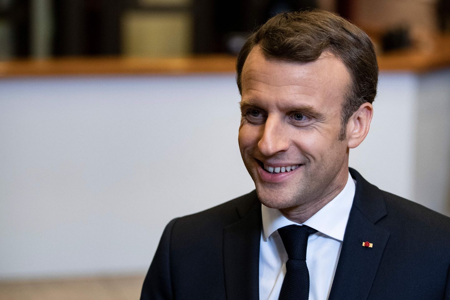 Prantsuse president Emmanuel Macron ööl vastu neljapäeva Brüsselis pärast Euroopa Liidu erakorralist tippkohtumist ajakirjanikega rääkimas.