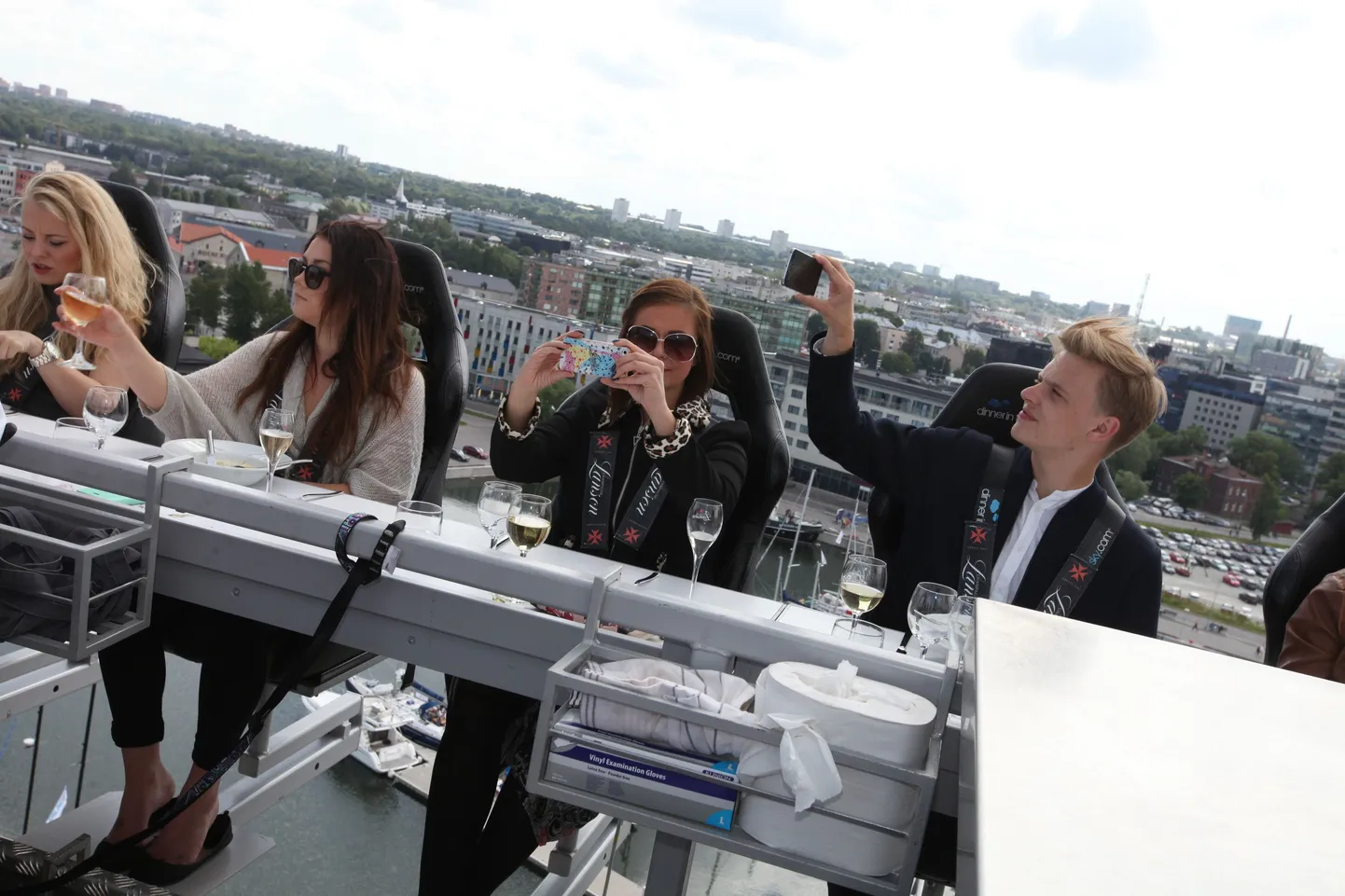 Dinner in the Sky avamine