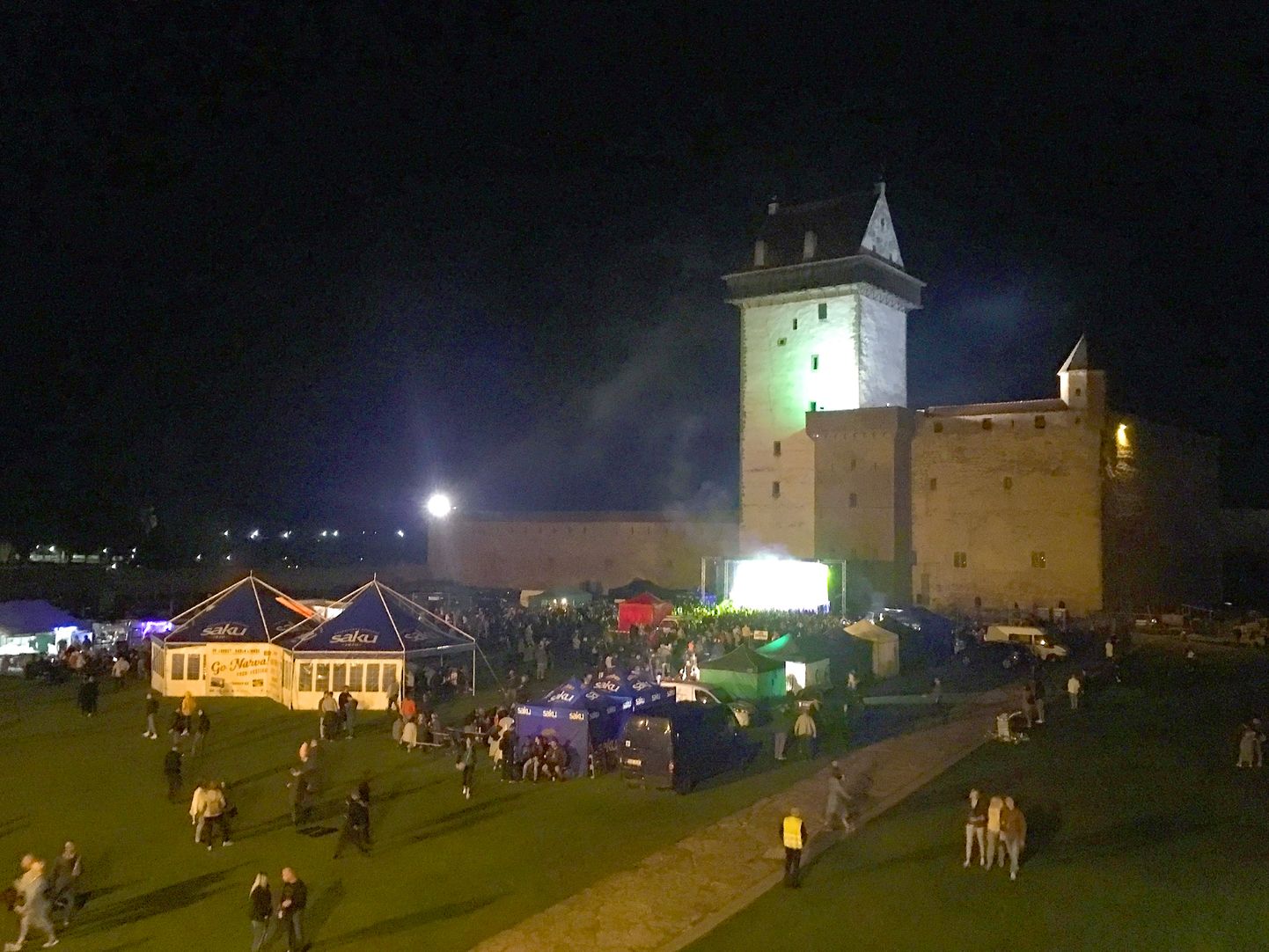 Festival "Go Narva!" tõi Narva linnuse hoovi kokku ligikaudu 2000 rokisõpra ning lõppes hilisööl.
